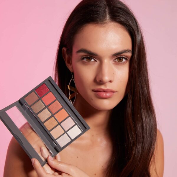 Eyeshadow-Palette-Model_colombia.argansdermatologyproducts.com